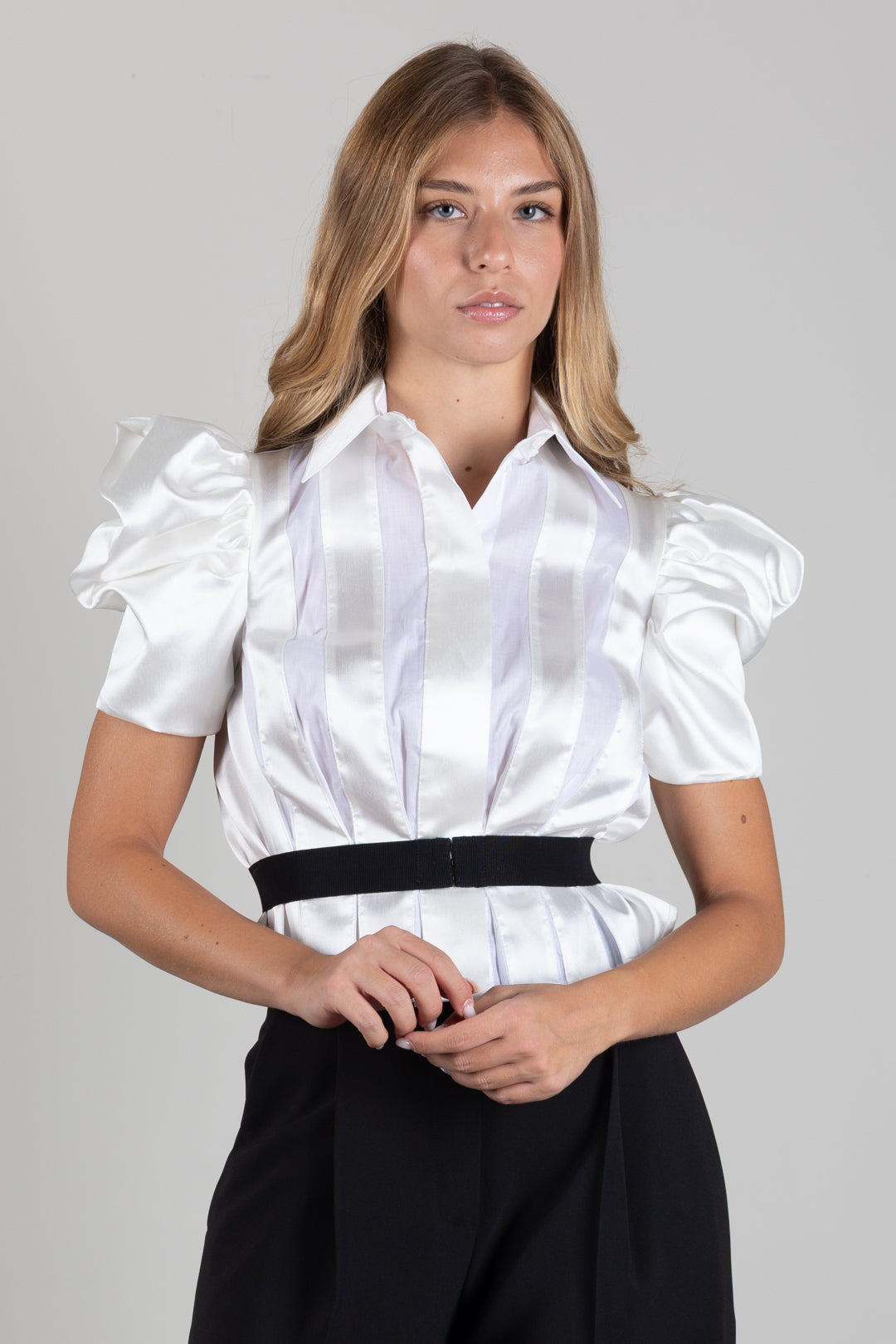 Elisabetta Franchi Camicia Satinata con Cintura e Maniche a Sbuffo CA20567E2 AVORIO