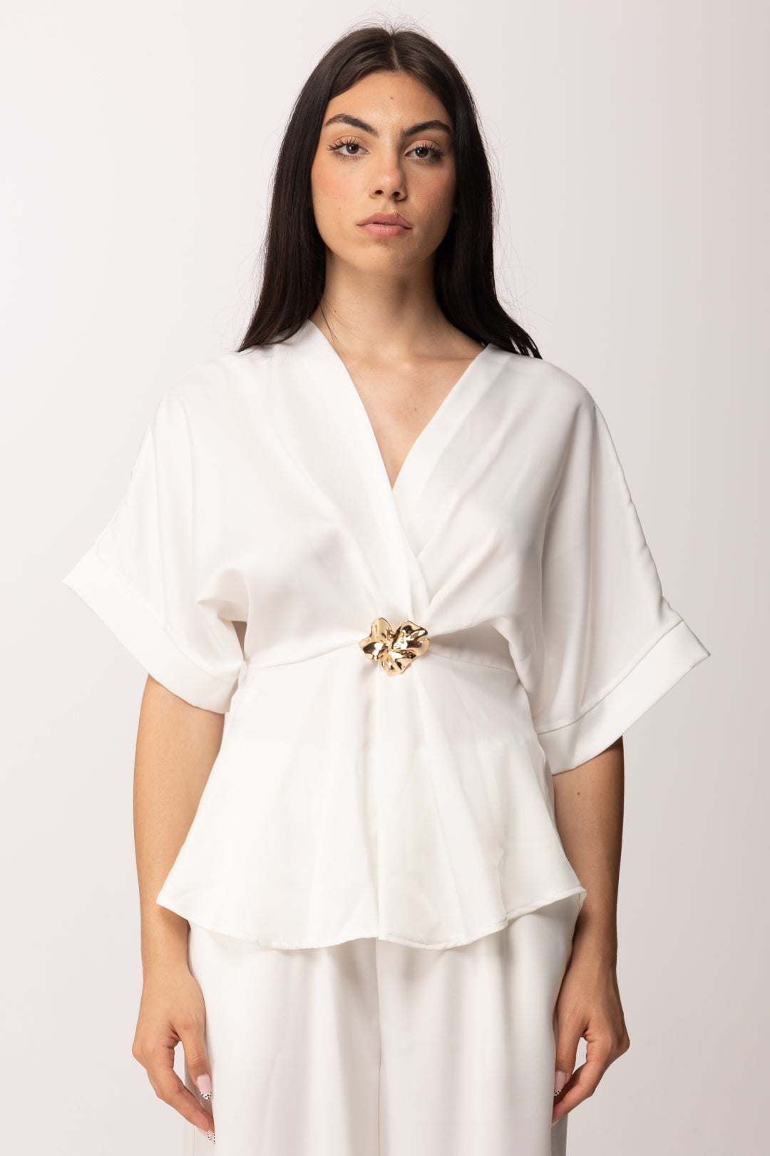 Khloe Femme Completo Satinato con Dettaglio Gioiello 70082 BIANCO