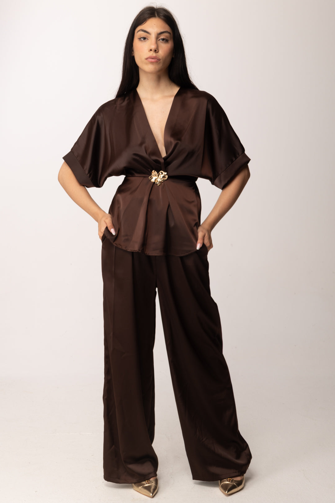 Khloe Femme Completo Satinato con Dettaglio Gioiello 70082 CACAO