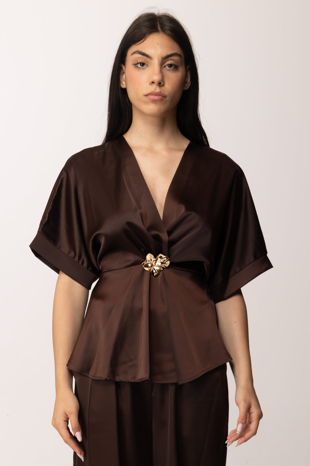 Khloe Femme Completo Satinato con Dettaglio Gioiello 70082 CACAO