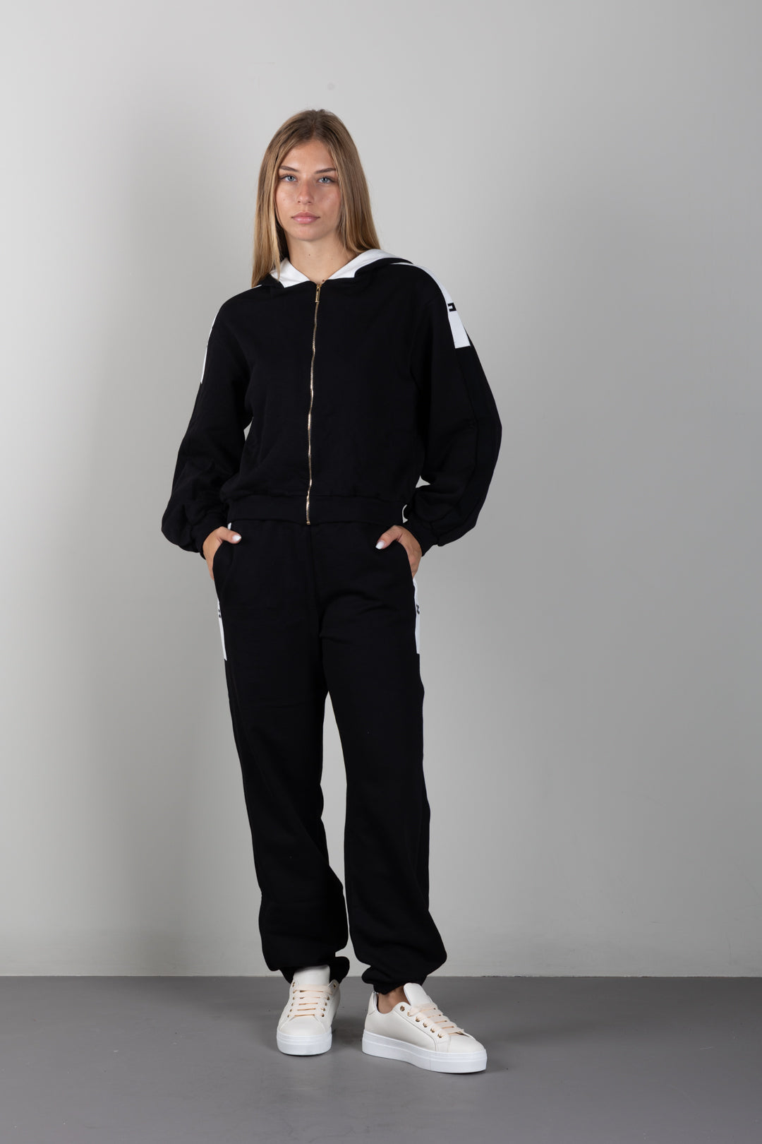 Elisabetta Franchi Bambina Felpa con Cappuccio e Bande Loggate EFFE175CFF017.N101