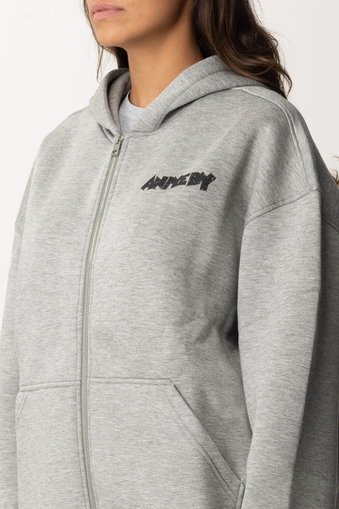 Felpa con zip e cappuccio con patch marrone – YES SHOP