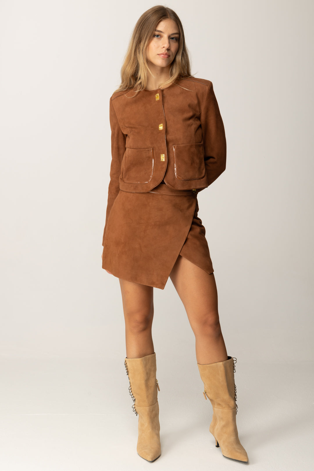 Elisabetta Franchi Giacca Corta In Suede con Dettagli In Vinile GD53G56E2 BROWN SUGAR