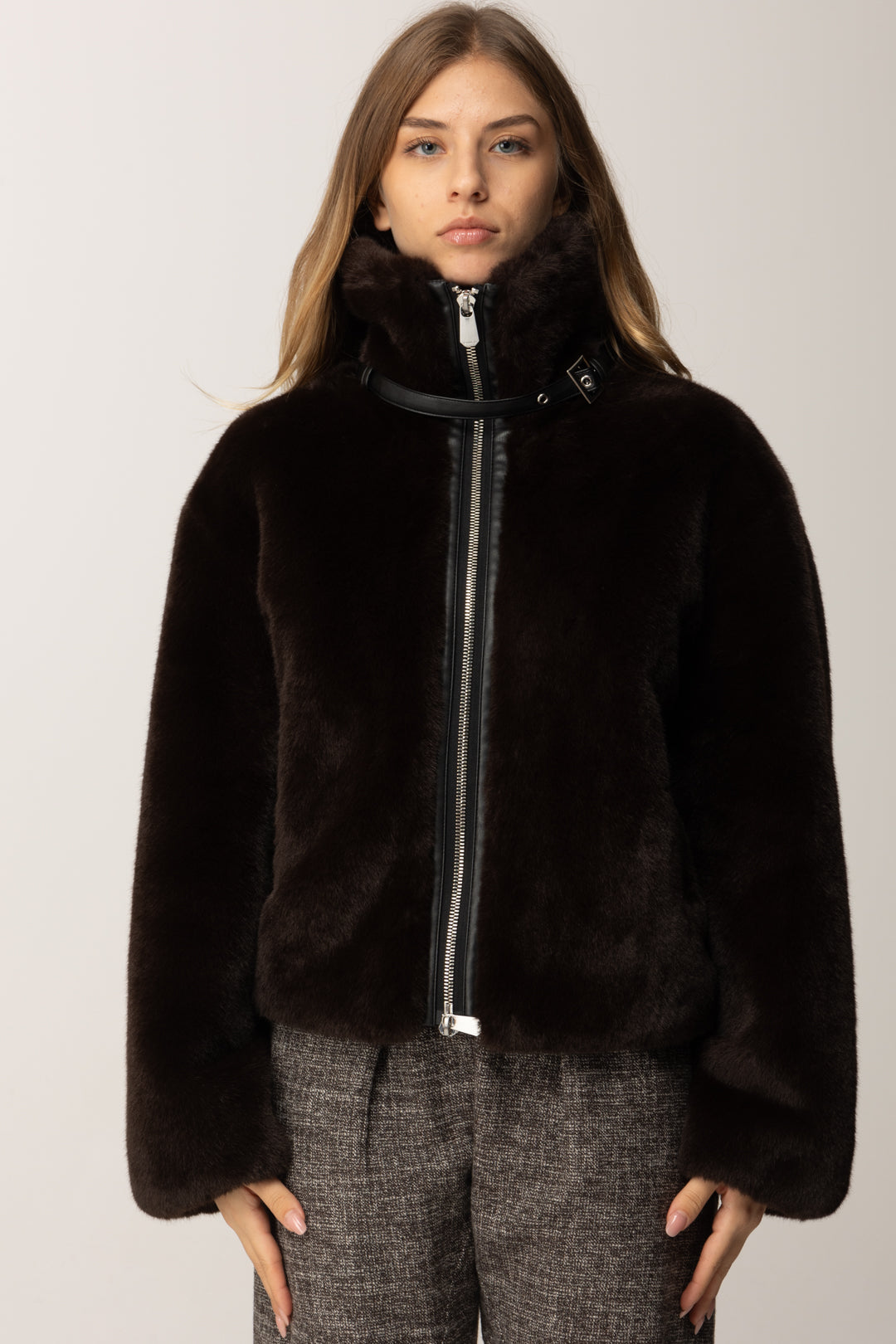 Pinko Giacca Effetto Pelliccia con Collo Alto e Zip MARRONE