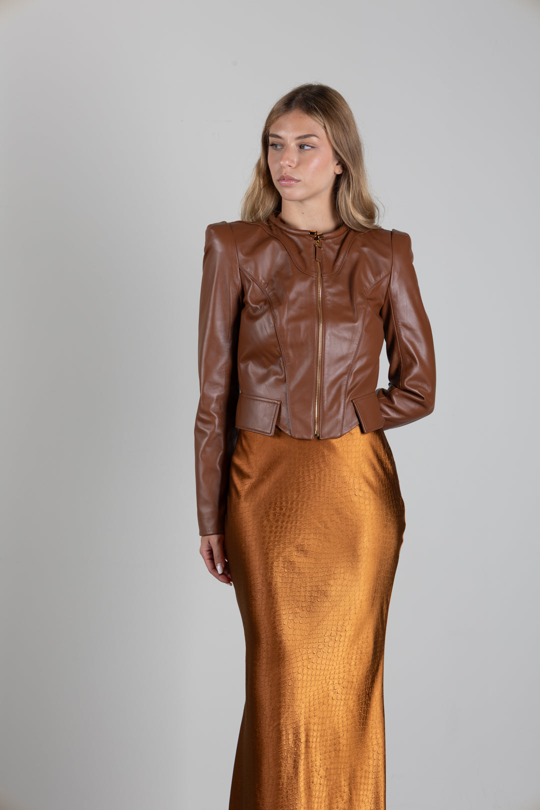 Elisabetta Franchi Giacca In Pelle Aderente con Spalle Strutturate GD06G66E2 SIGARO