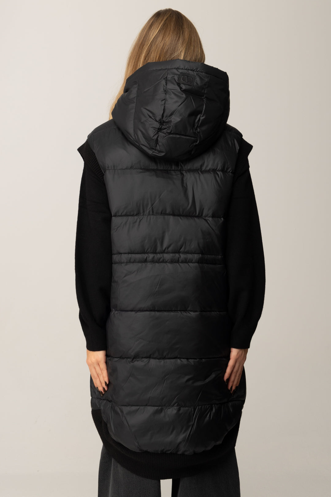 Twin-set Gilet Imbottito con Cappuccio e Profili In Maglia 252TP2172 NERO