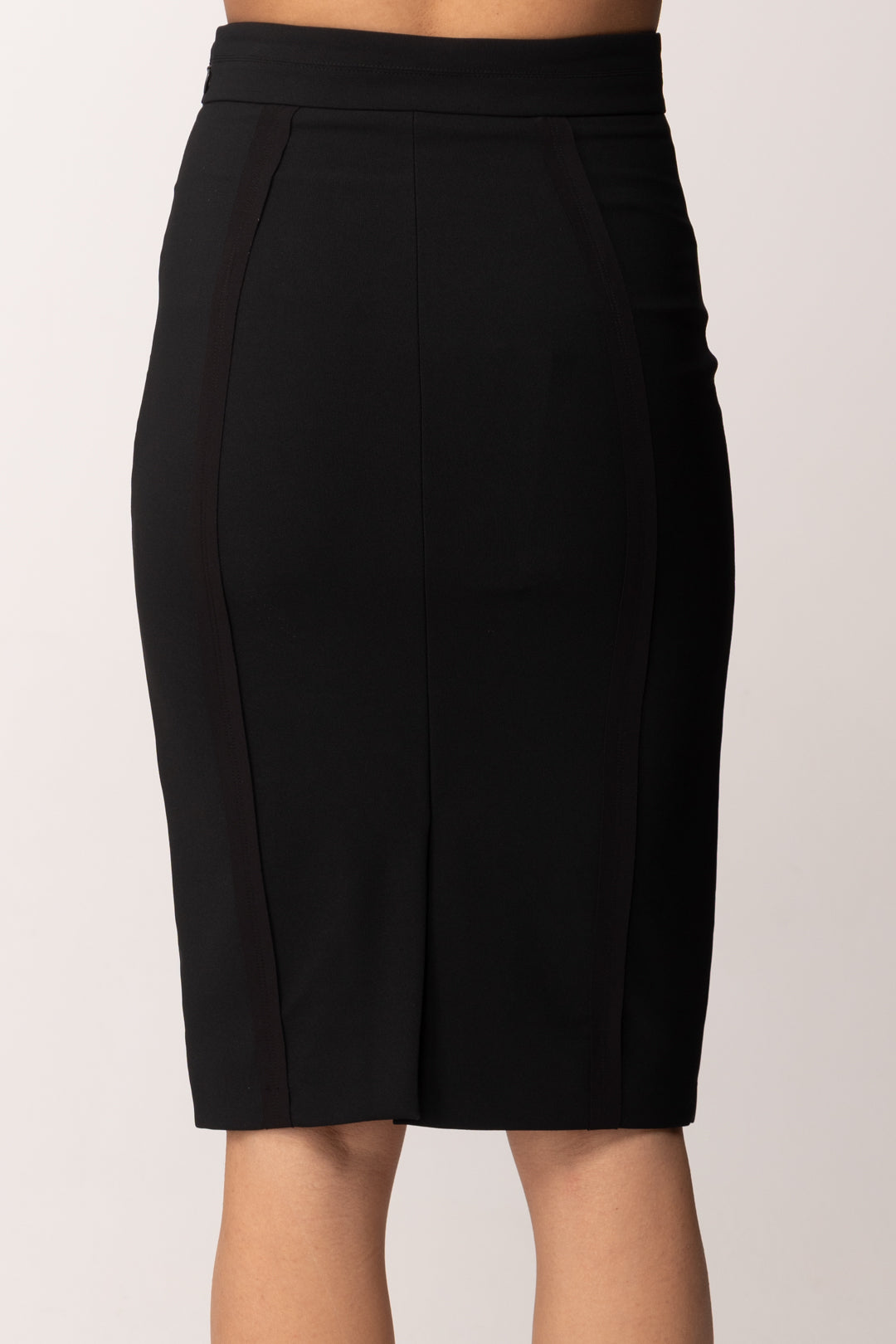 Elisabetta Franchi Gonna Midi a Tubino con Motivi a Taglio Vivo GO15761E2 NERO