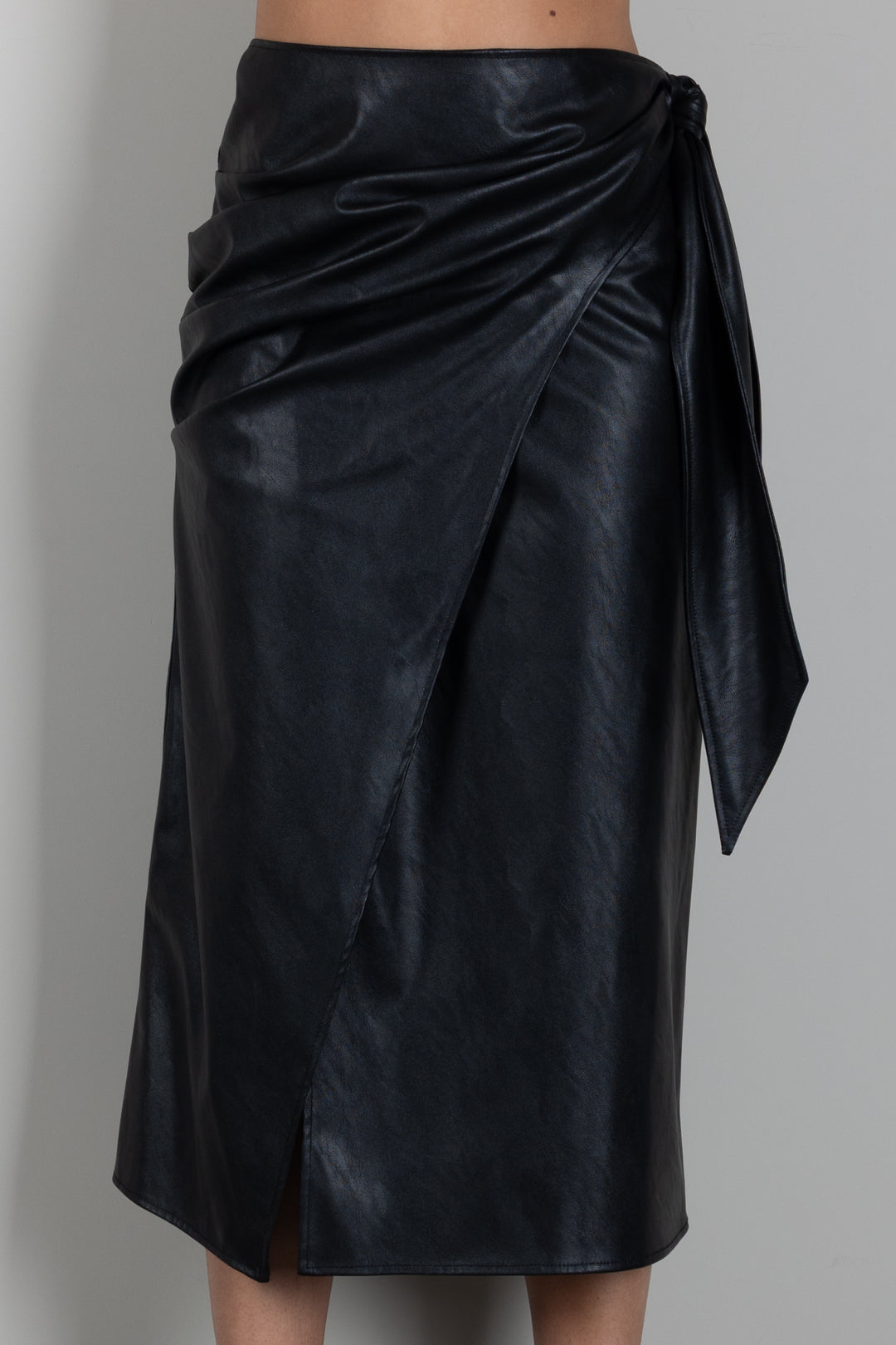 Elisabetta Franchi Gonna Midi Effetto Pelle con Drappeggi e Fusciacca GO21866E2 NERO