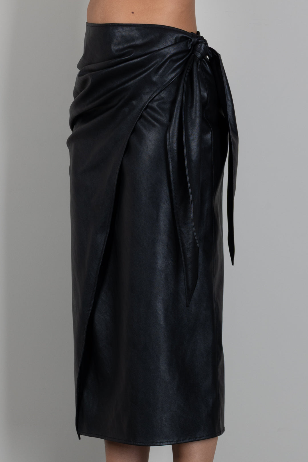 Elisabetta Franchi Gonna Midi Effetto Pelle con Drappeggi e Fusciacca GO21866E2 NERO