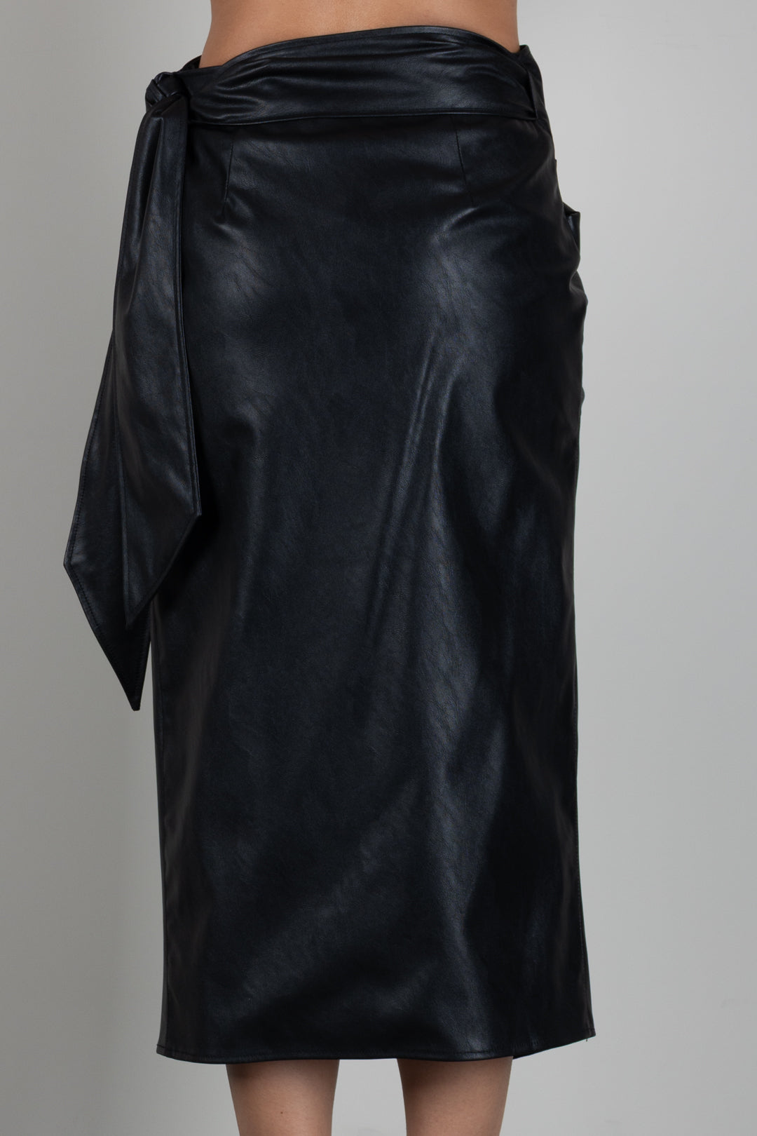 Elisabetta Franchi Gonna Midi Effetto Pelle con Drappeggi e Fusciacca GO21866E2 NERO