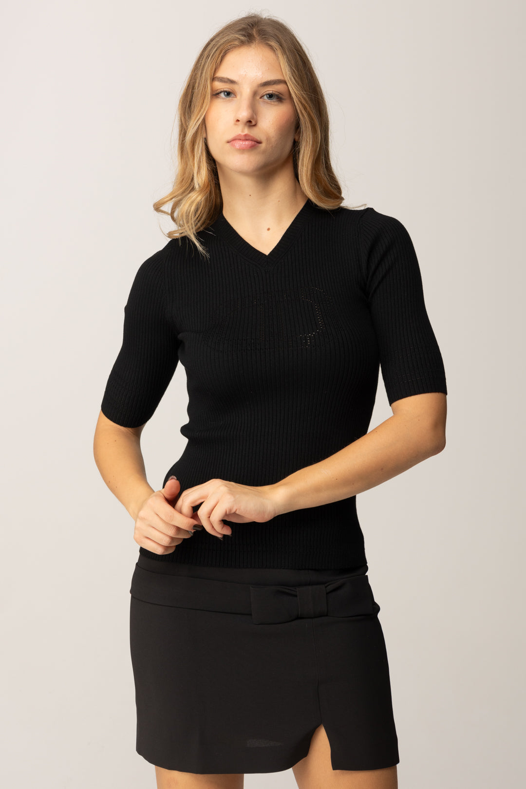 Twin-set Maglia a Costine con Scollo a V e Logo Punzonato 252TP3242 NERO