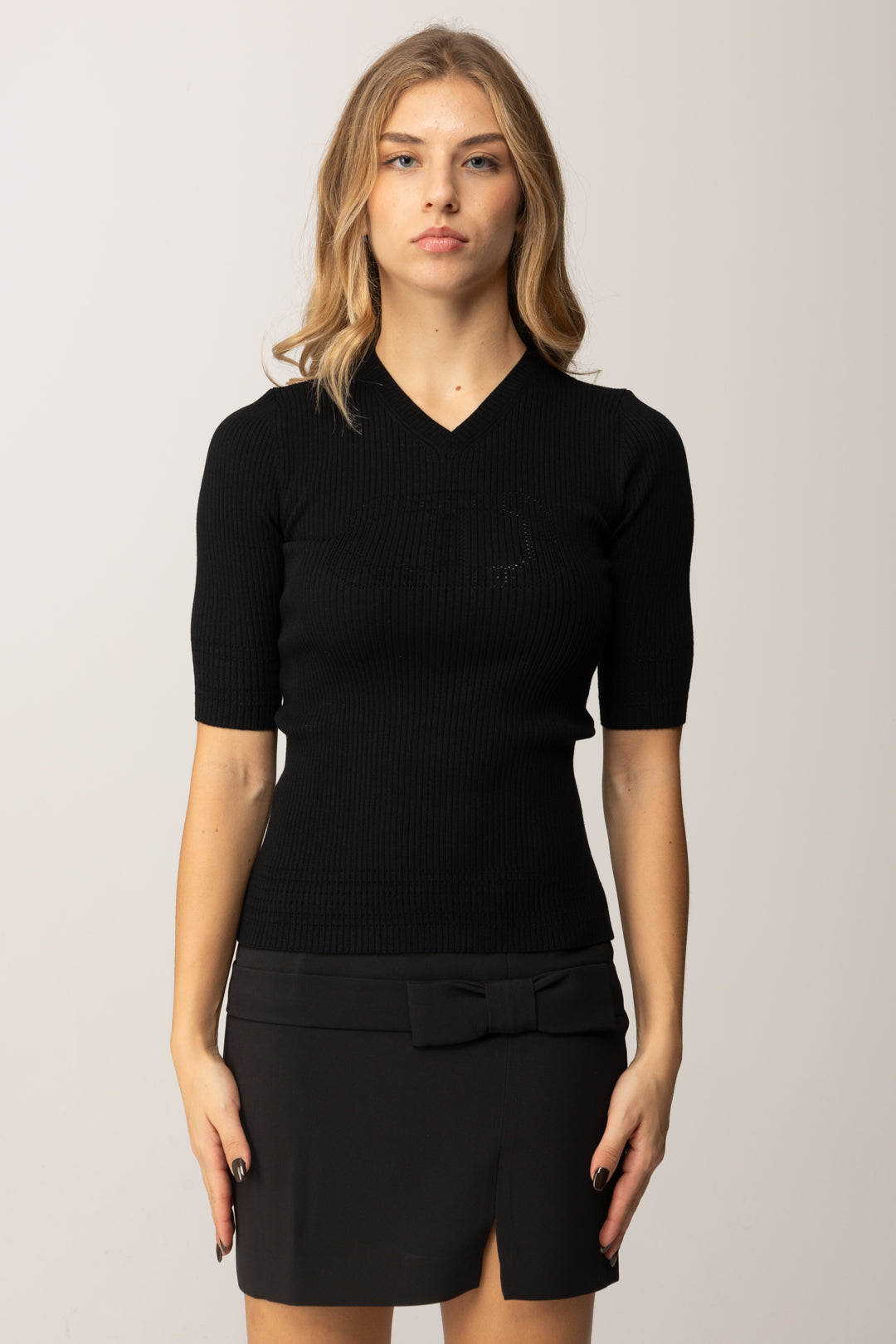 Twin-set Maglia a Costine con Scollo a V e Logo Punzonato 252TP3242 NERO