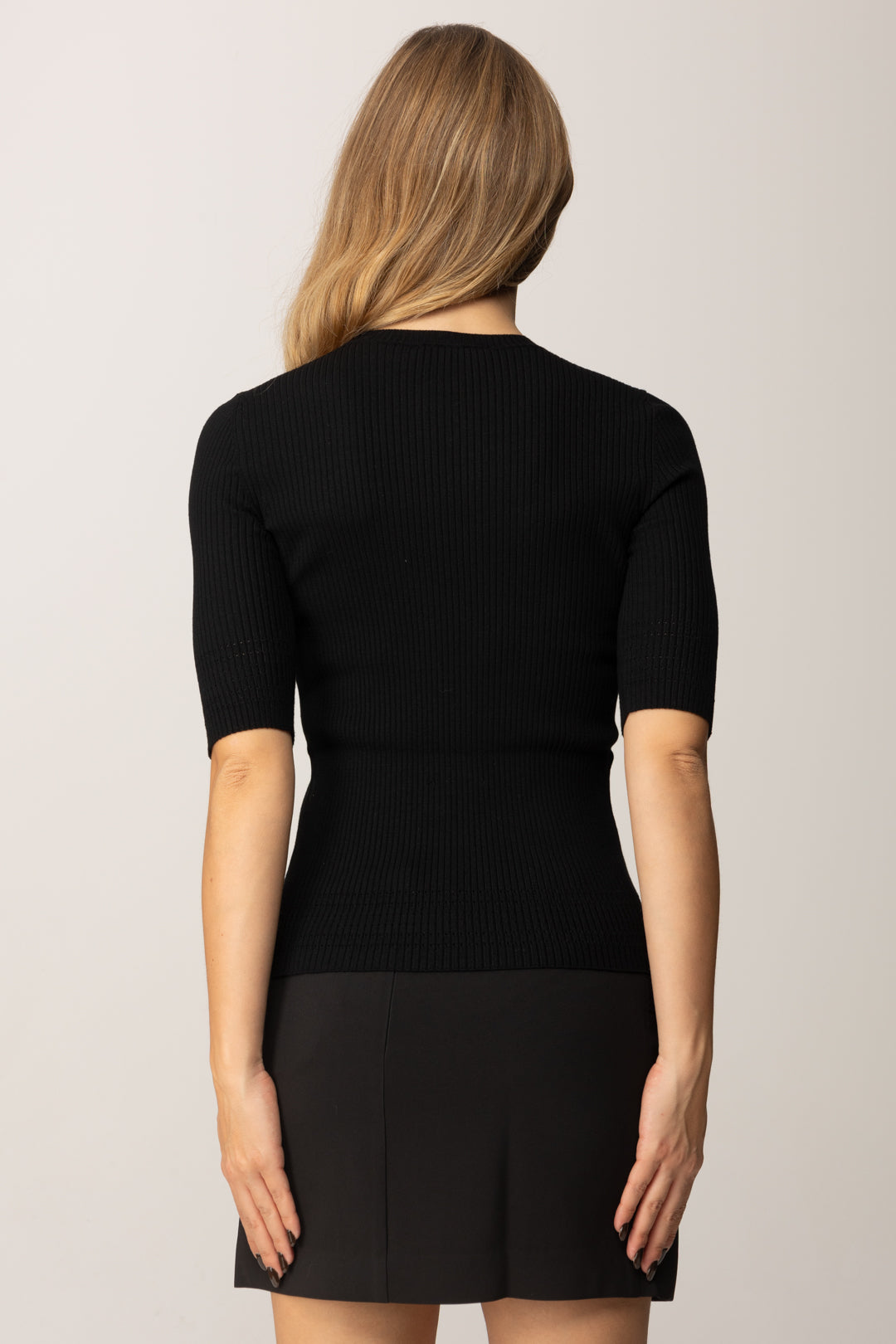 Twin-set Maglia a Costine con Scollo a V e Logo Punzonato 252TP3242 NERO