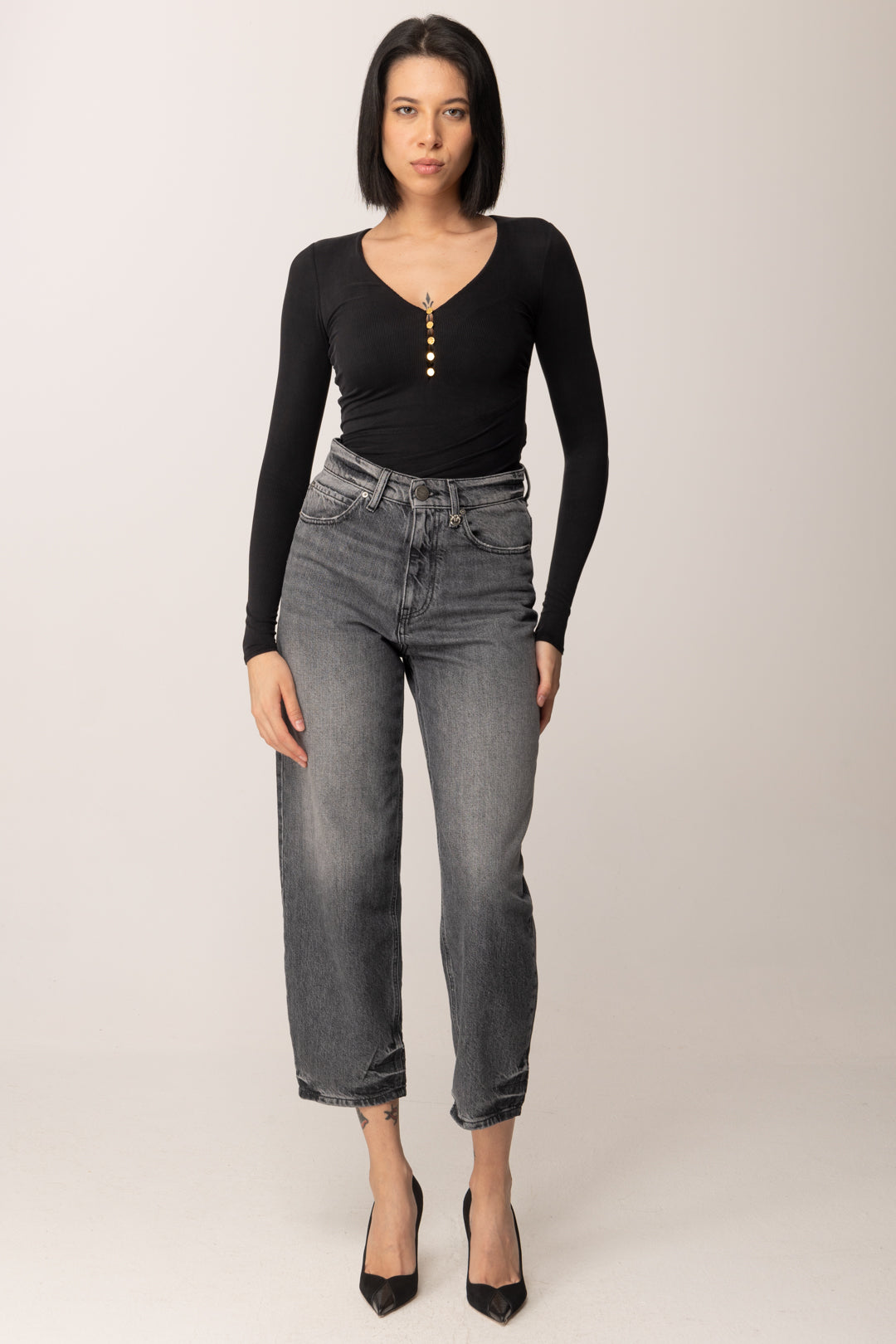 Elisabetta Franchi Maglia a Costine In Cupro con Scollo Profondo e Bottoni Dorati MD00456E2 NERO