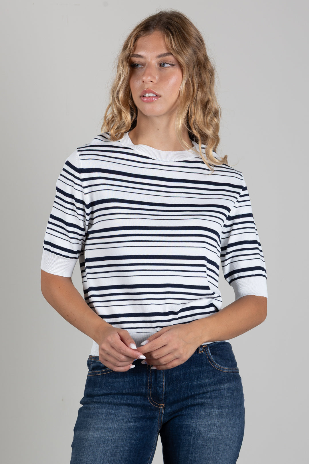 Angela Davis Maglia a Righe Blu e Bianche con Maniche Corte RP9PA50 PANNA