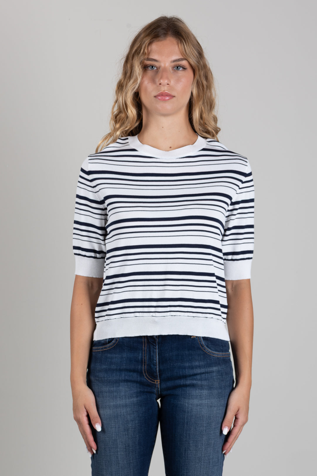 Angela Davis Maglia a Righe Blu e Bianche con Maniche Corte RP9PA50 PANNA