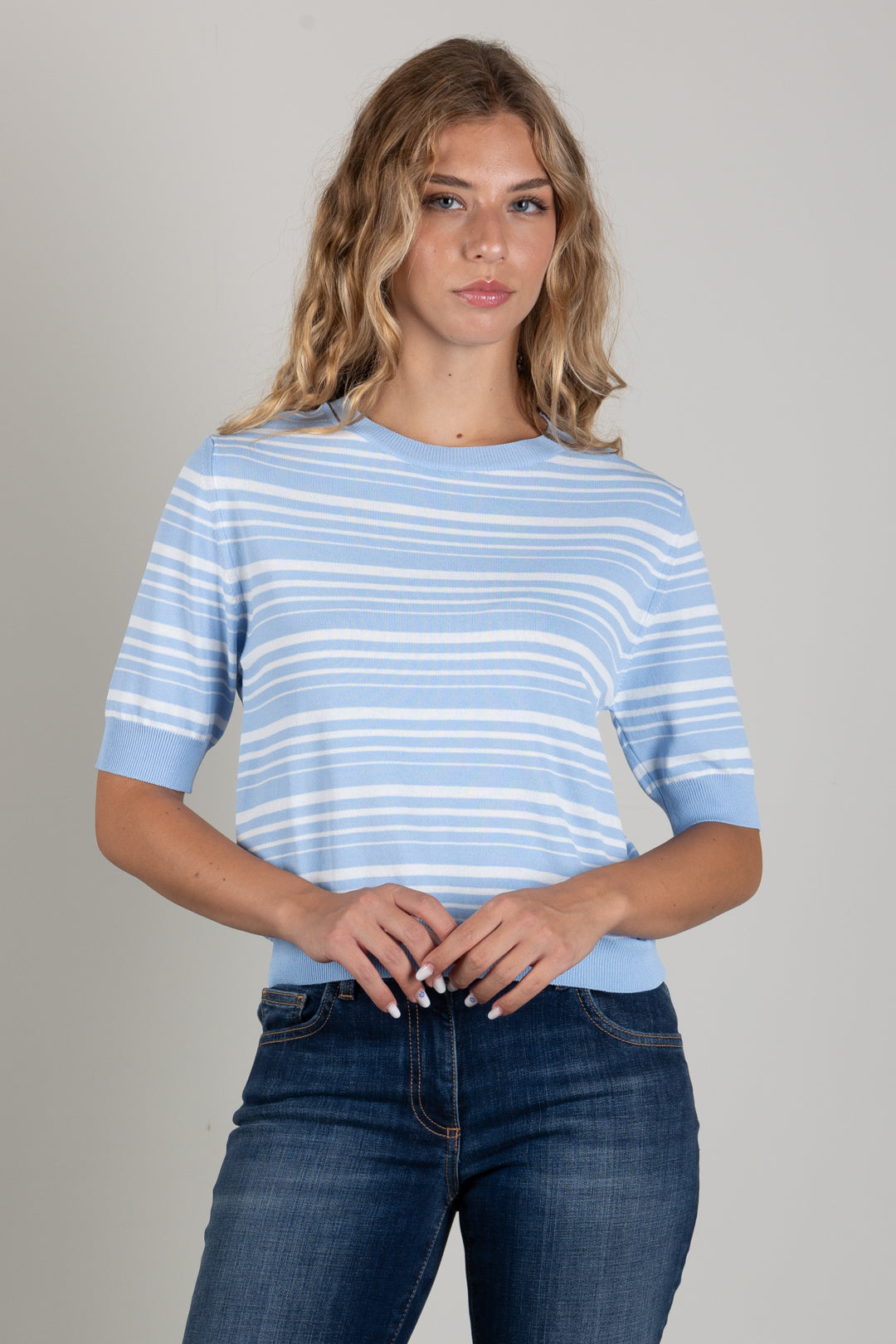 Angela Davis Maglia Azzurra a Righe Bianche con Maniche Corte RP9PA50 AZZURRO