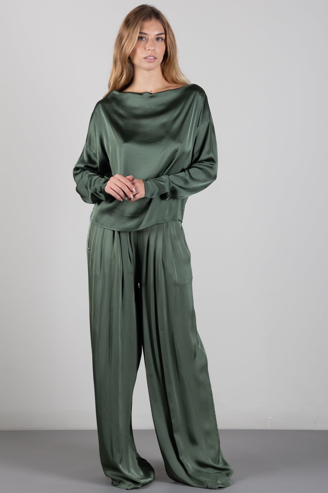 Manila Grace Maglia Fluida con Scollo a Barchetta C136VU BLACK FOREST :AI26