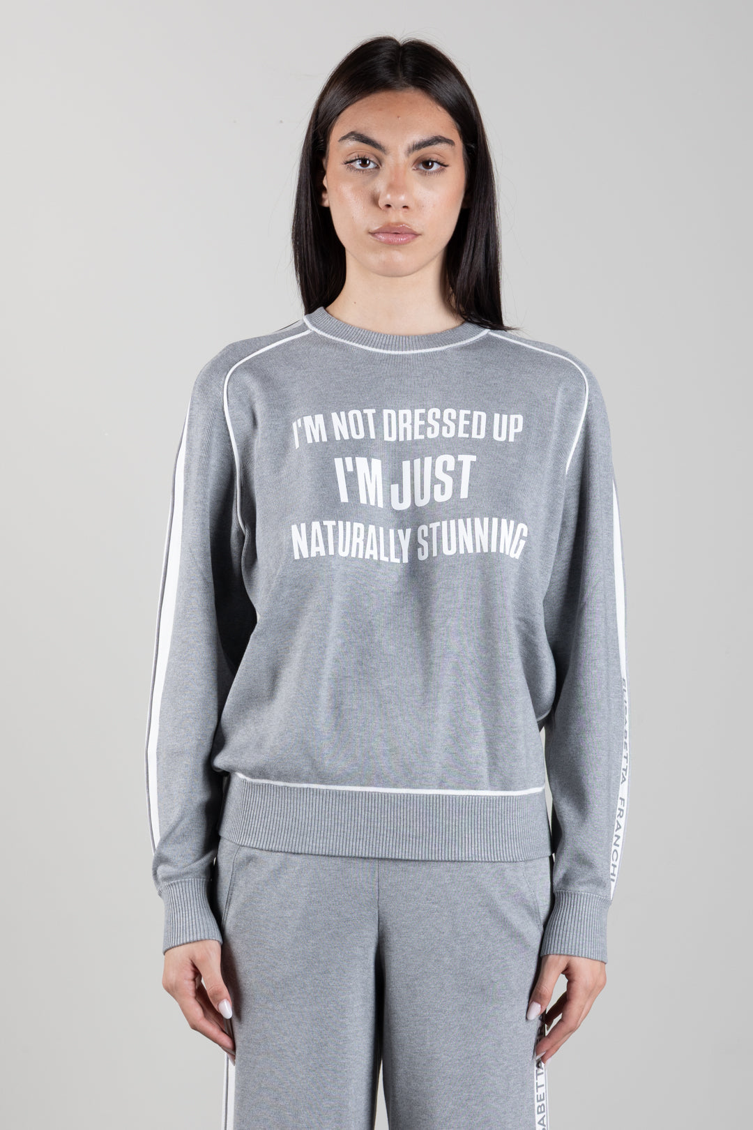 Elisabetta Franchi Maglia Girocollo con Stampa Lettering e Bande Logate MK14S66E2 GRIGIO MELANGE/AVORI