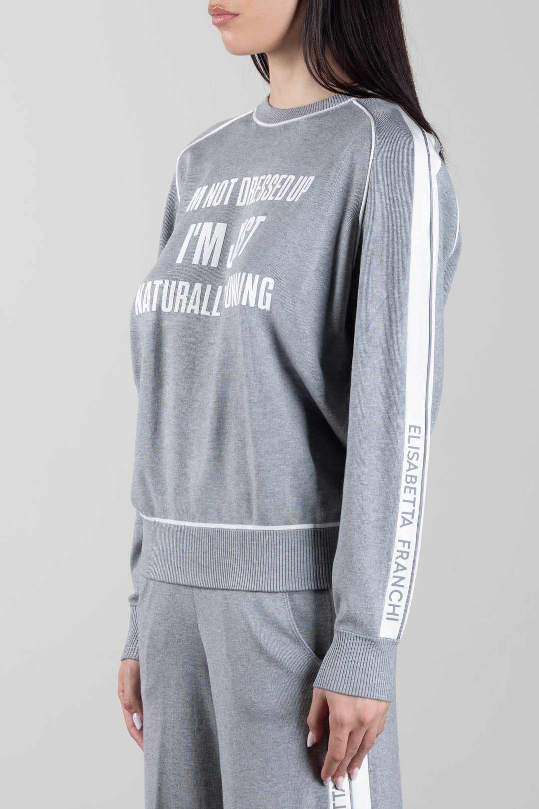 Elisabetta Franchi Maglia Girocollo con Stampa Lettering e Bande Logate MK14S66E2 GRIGIO MELANGE/AVORI