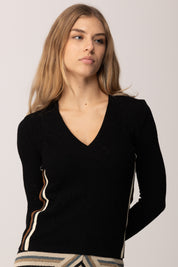 Akep 

maglia Punto Pizzo con Scollo a V e Bande Laterali MGKD11048 NERO