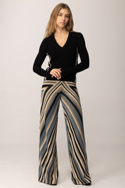 Akep 

maglia Punto Pizzo con Scollo a V e Bande Laterali MGKD11048 NERO