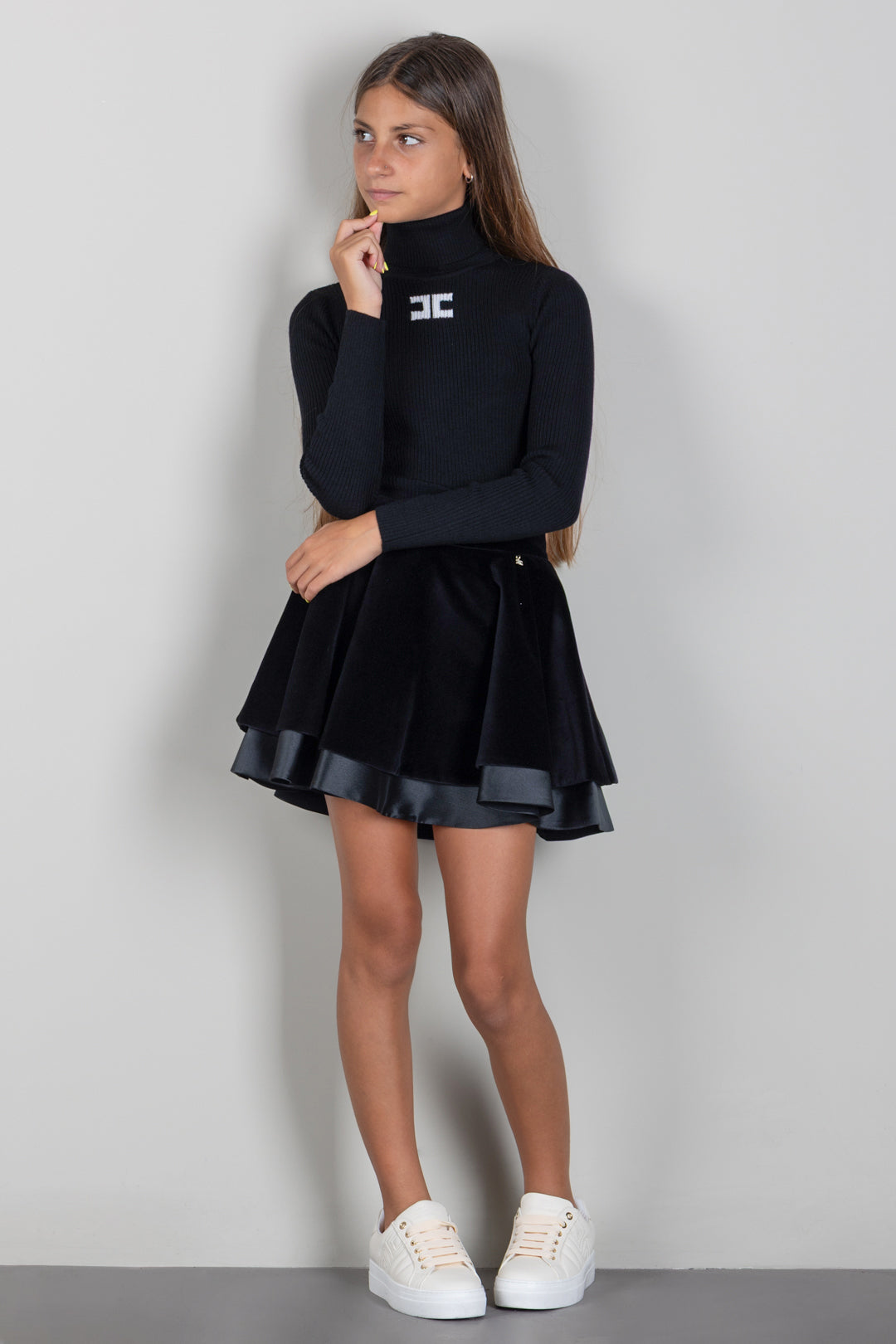 Elisabetta Franchi Bambina Maglione Dolcevita a Coste con Logo Intarsiato EFMA210CFL012.N101