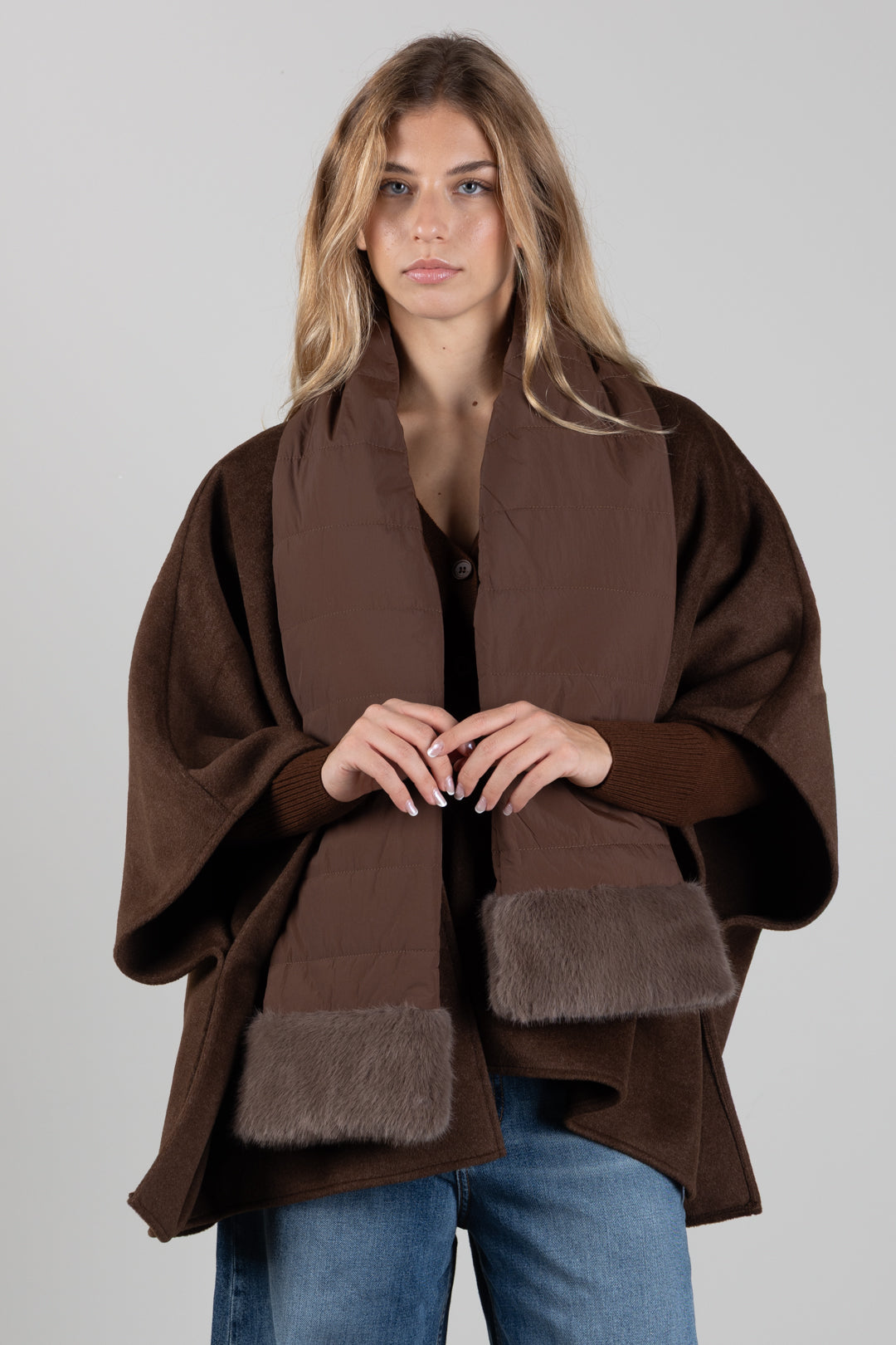 Twin-set Mantella con Sciarpa Imbottita e Bordi Effetto Pelliccia 262TO5510 DARKNESS BROWN