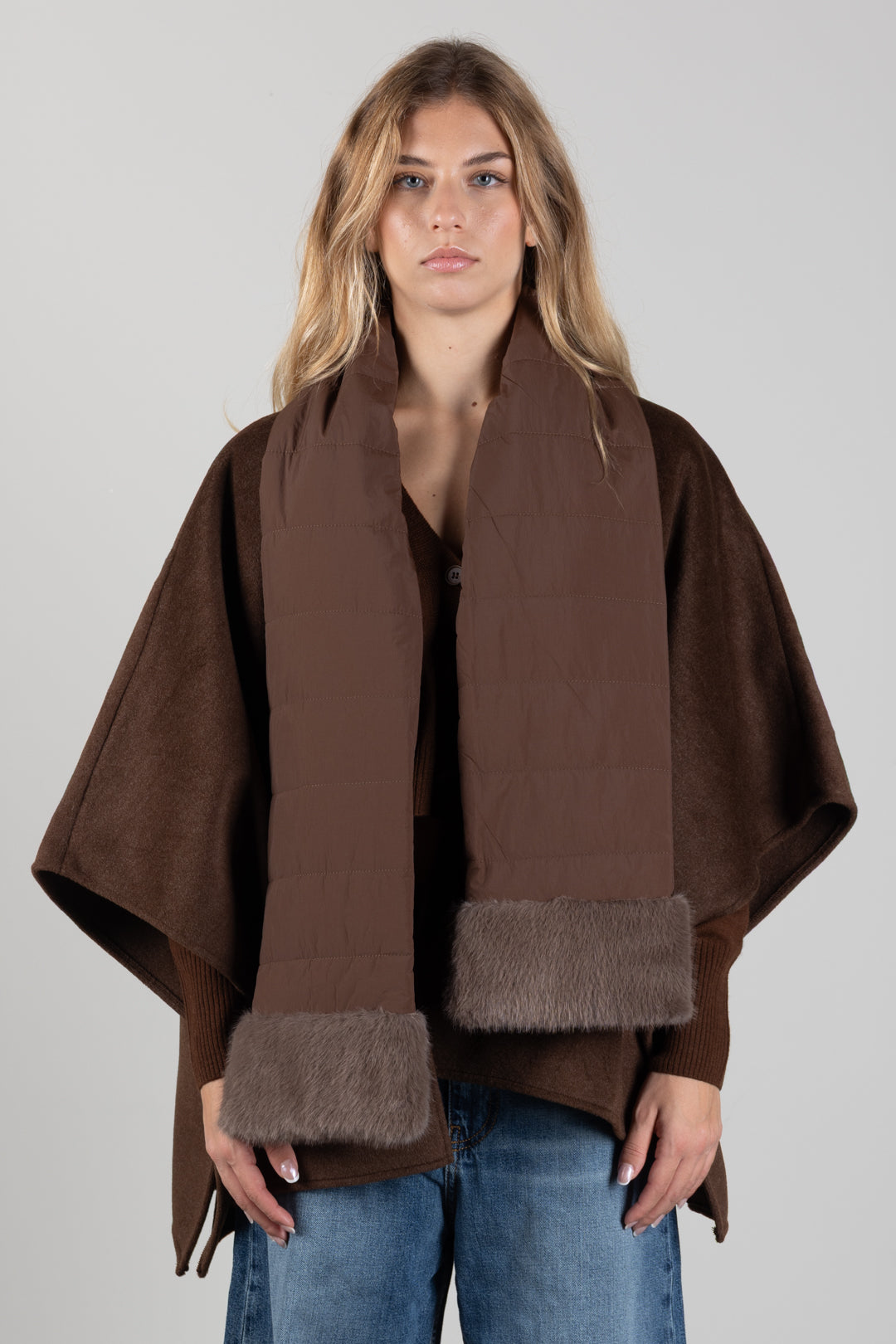 Twin-set Mantella con Sciarpa Imbottita e Bordi Effetto Pelliccia 262TO5510 DARKNESS BROWN