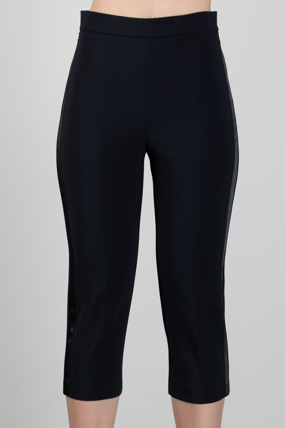 Elisabetta Franchi Pantaloni Capri In Crêpe Leggero e Raso PA20567E2 NERO