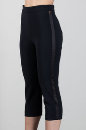 Elisabetta Franchi Pantaloni Capri In Crêpe Leggero e Raso PA20567E2 NERO