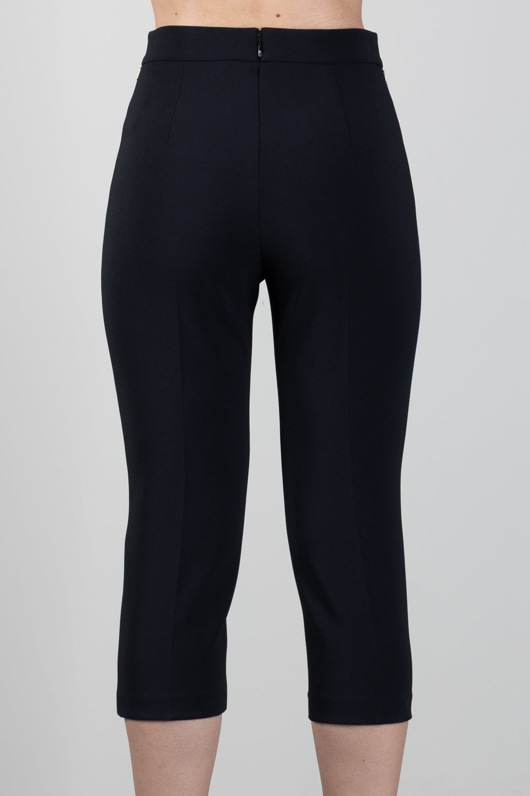 Elisabetta Franchi Pantaloni Capri In Crêpe Leggero e Raso PA20567E2 NERO