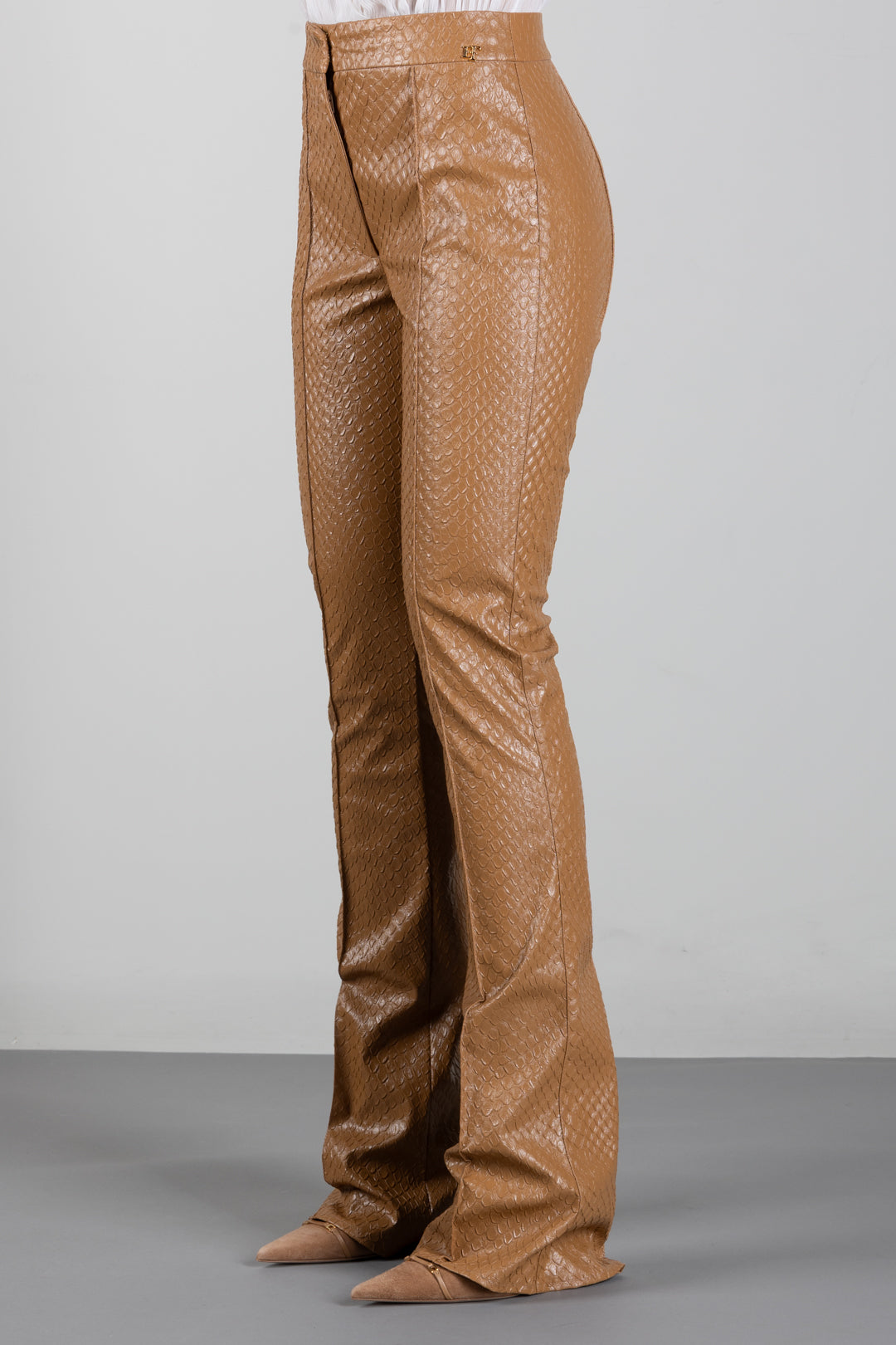 Elisabetta Franchi Pantaloni Effetto Pelle con Trama a Squame PA22567E2 DAINO