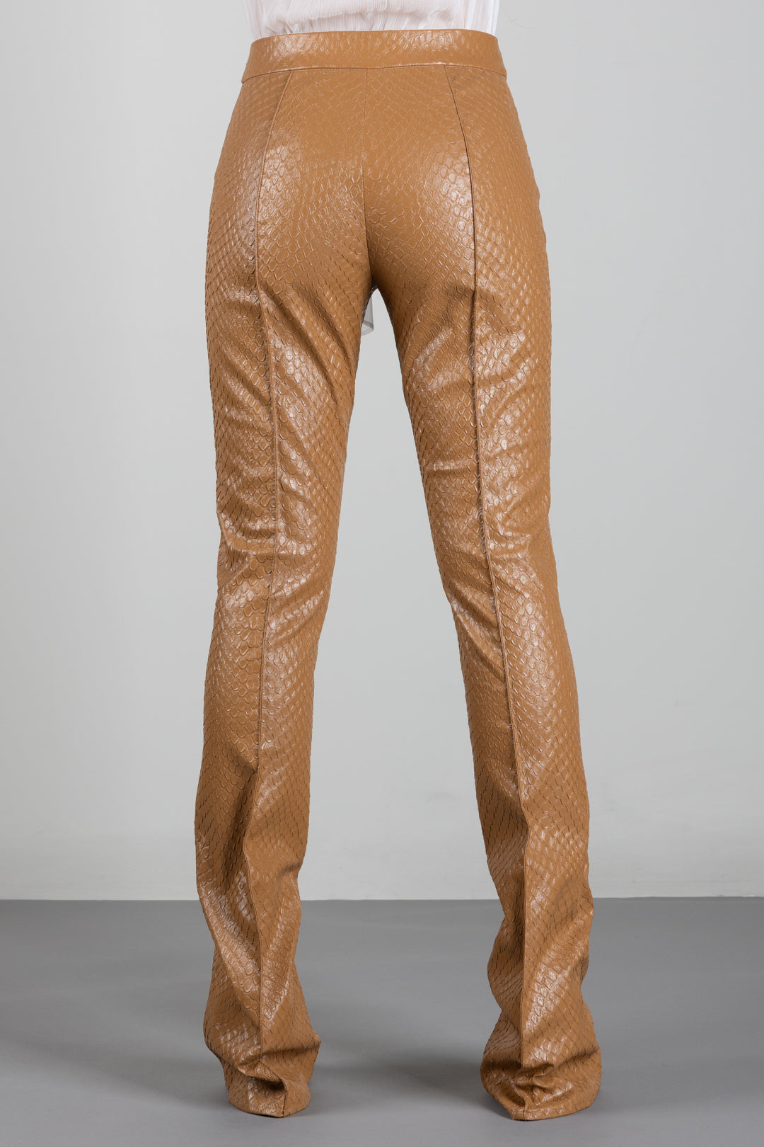 Elisabetta Franchi Pantaloni Effetto Pelle con Trama a Squame PA22567E2 DAINO