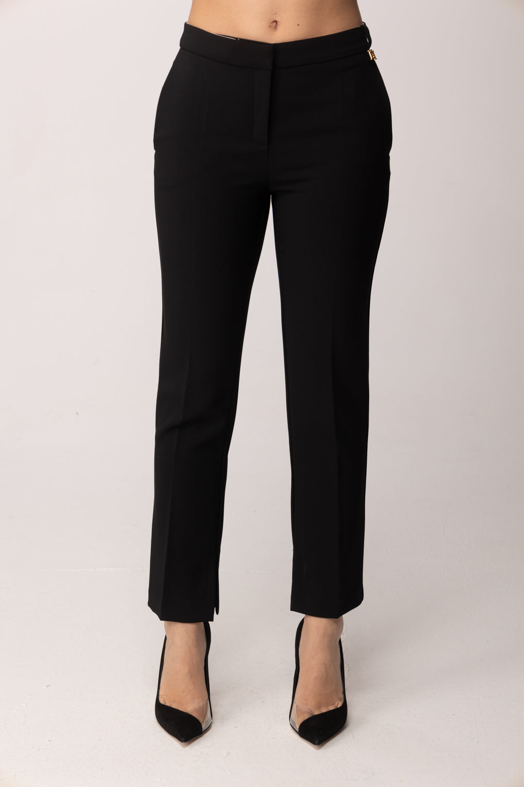 Elisabetta Franchi Pantaloni In Crêpe Leggero con Logo Charm PA16661E2 NERO