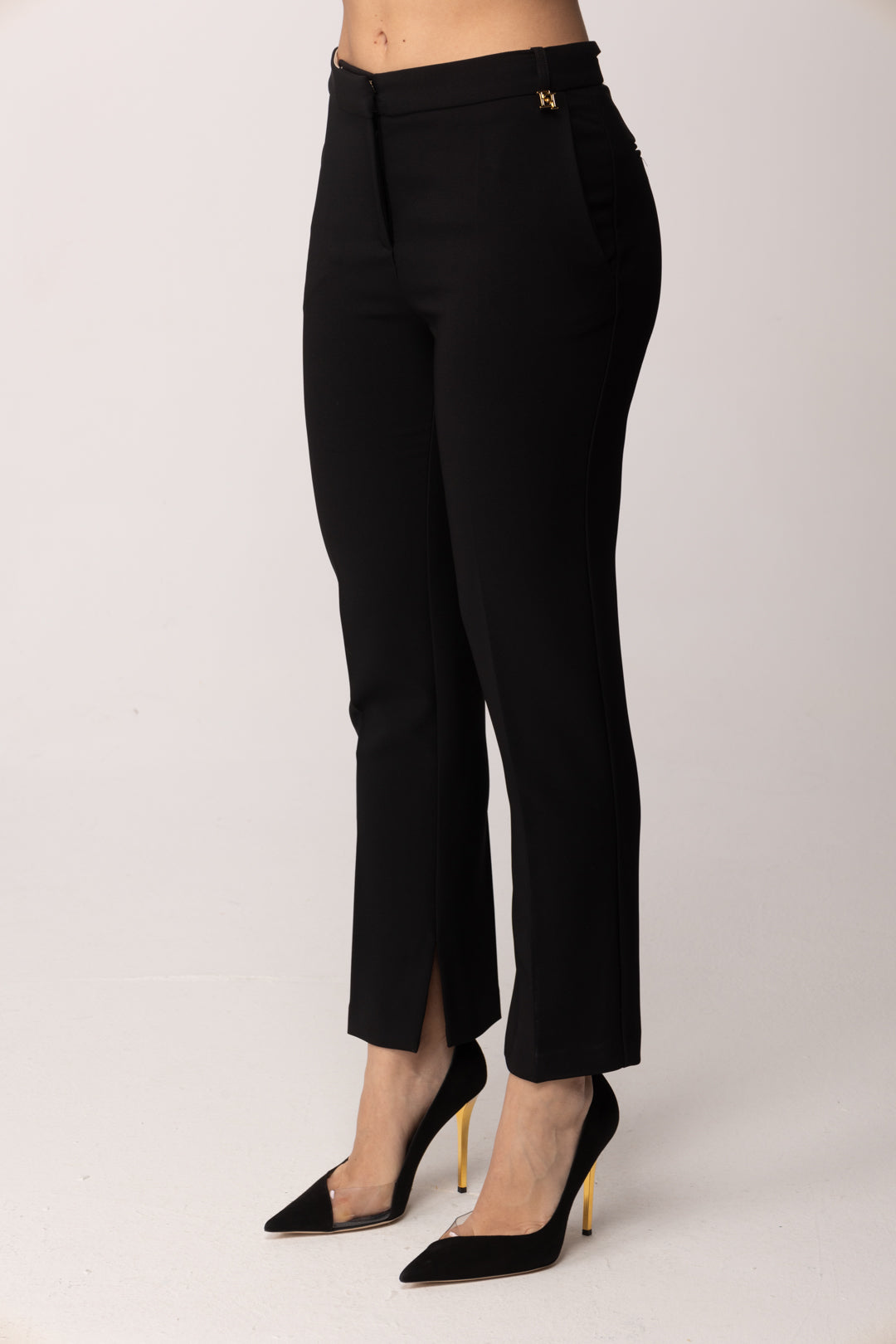 Elisabetta Franchi Pantaloni In Crêpe Leggero con Logo Charm PA16661E2 NERO