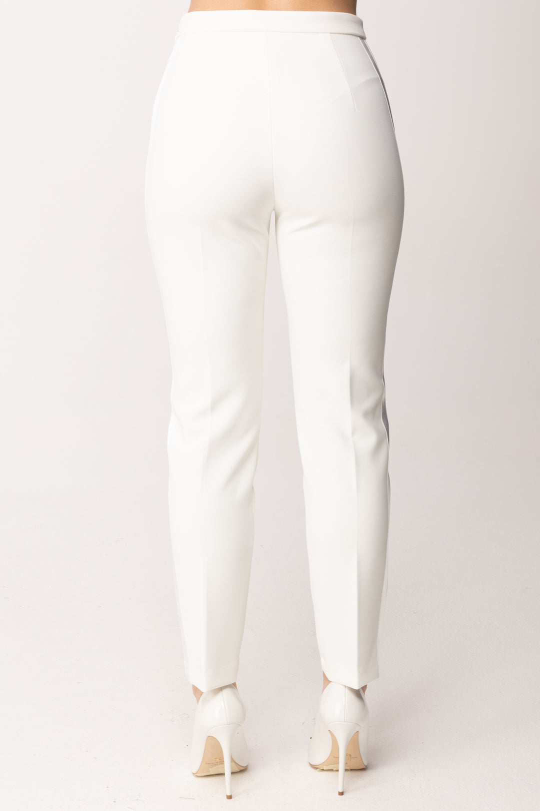 Elisabetta Franchi Pantaloni In Crêpe Leggero e Raso PA18562E2 AVORIO