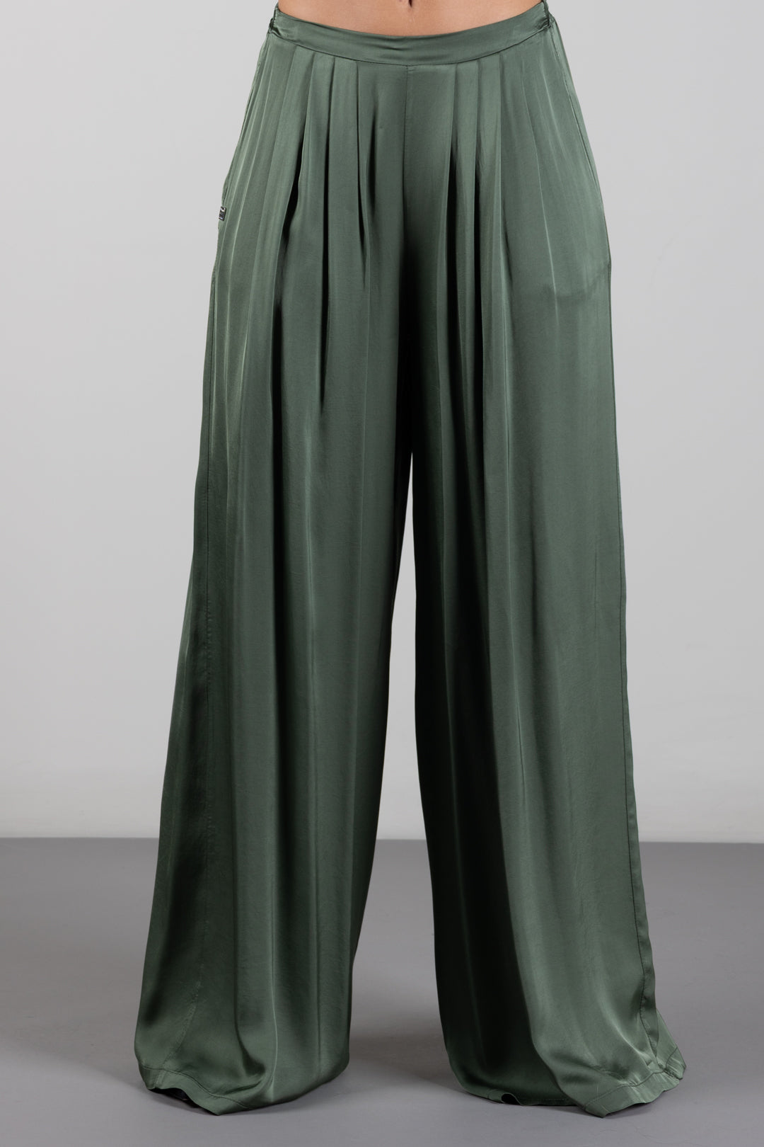 Manila Grace Pantaloni Palazzo Effetto Satin con Pinces P138VU BLACK FOREST :AI26