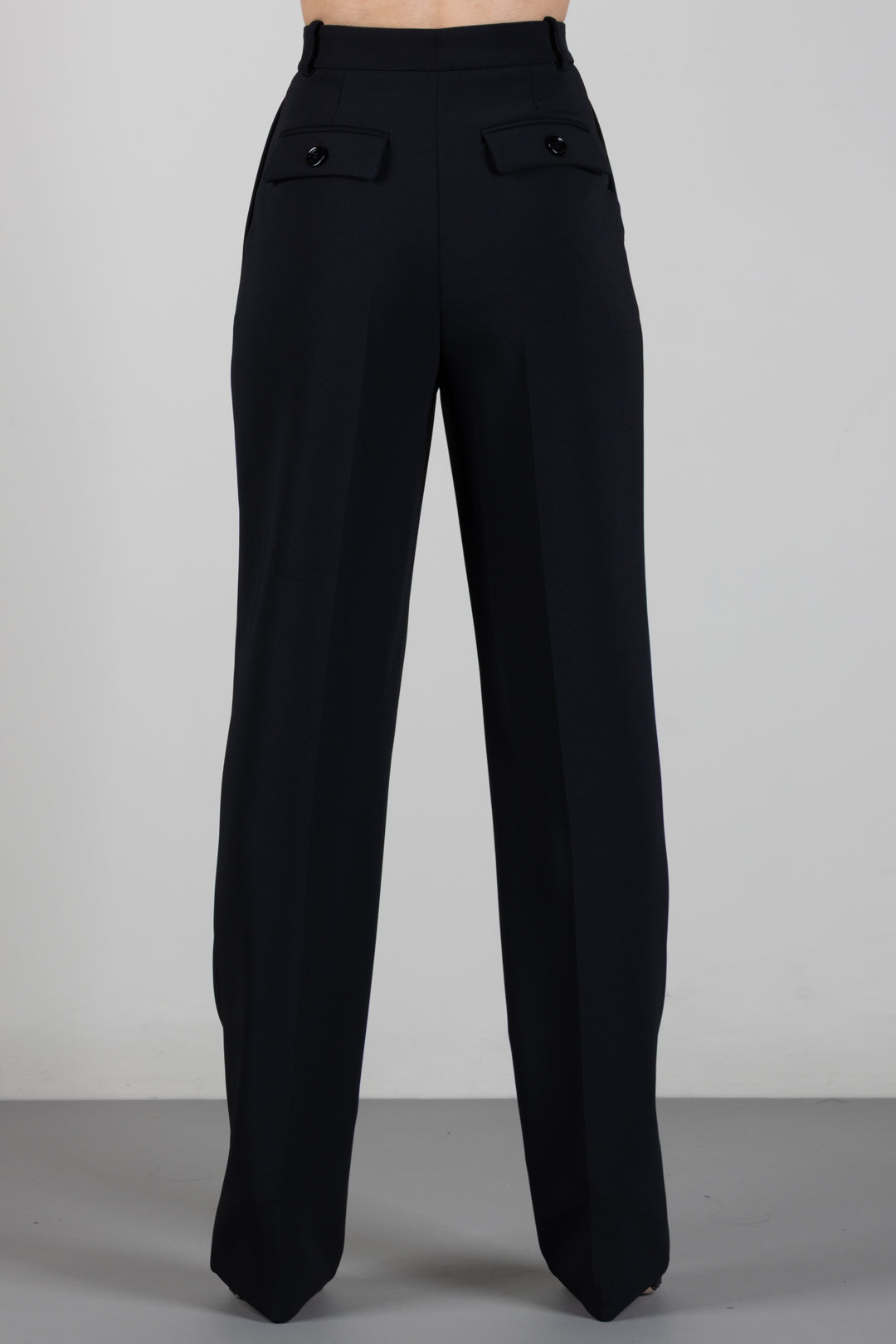 Elisabetta Franchi Pantaloni Regular In Crêpe Leggero con Pinces PA19466E2 NERO