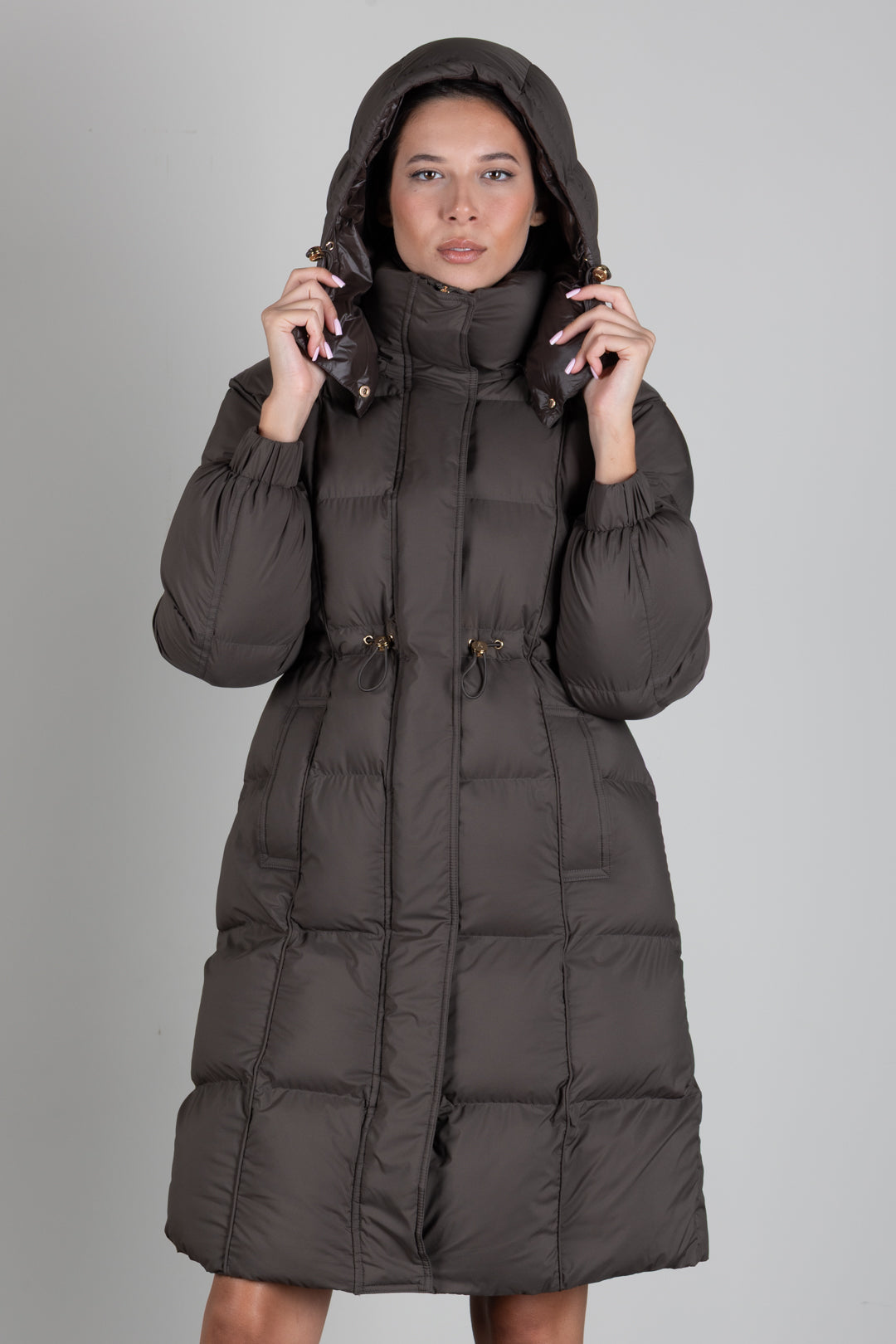 Patrizia Pepe Piumino Lungo con Cappuccio e Coulisse 2O0162 C0275 CRAFT BROWN