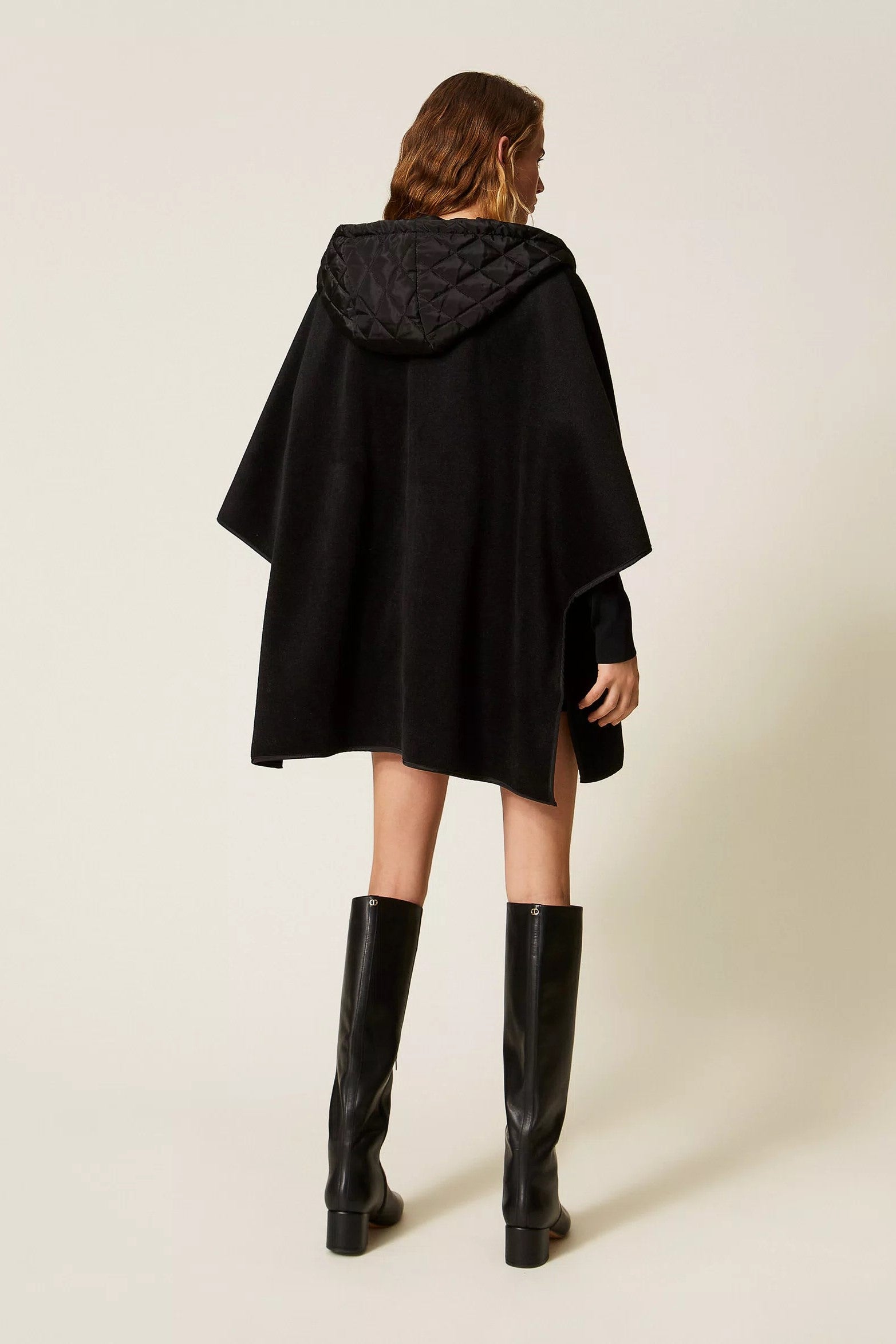 Twin-set Poncho In Maglia con Tasche e Cappuccio 252TA4240 NERO