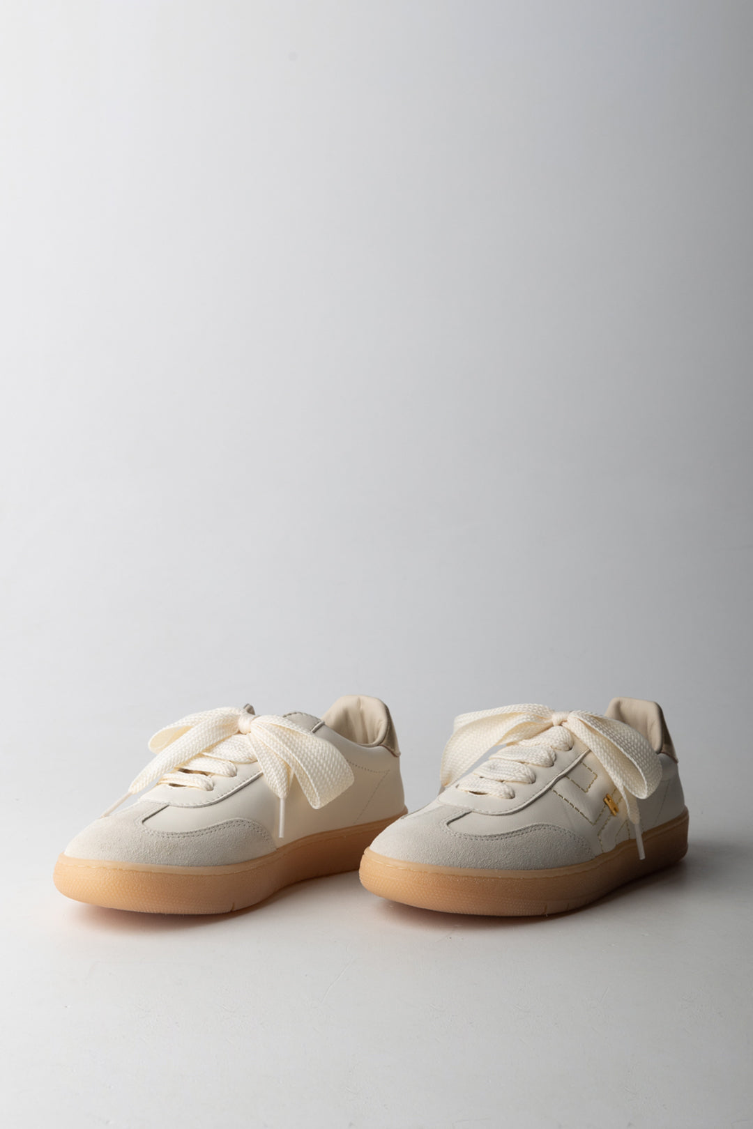 Elisabetta Franchi Bambina Sneakers Basse con Fiocco e Dettaglio Metallico F4A9-E0510-1877A725 BUTTER/GOL