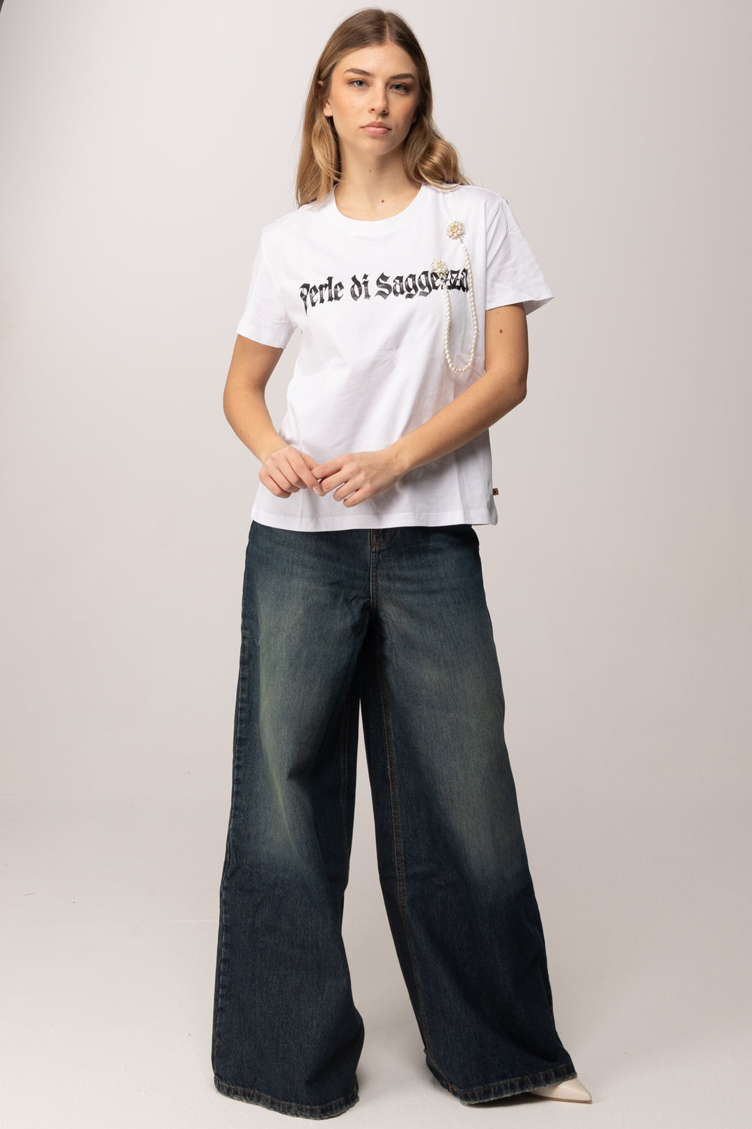 Meme Road T-shirt con Lettering e Accessorio con Perle M3221M BIANCO