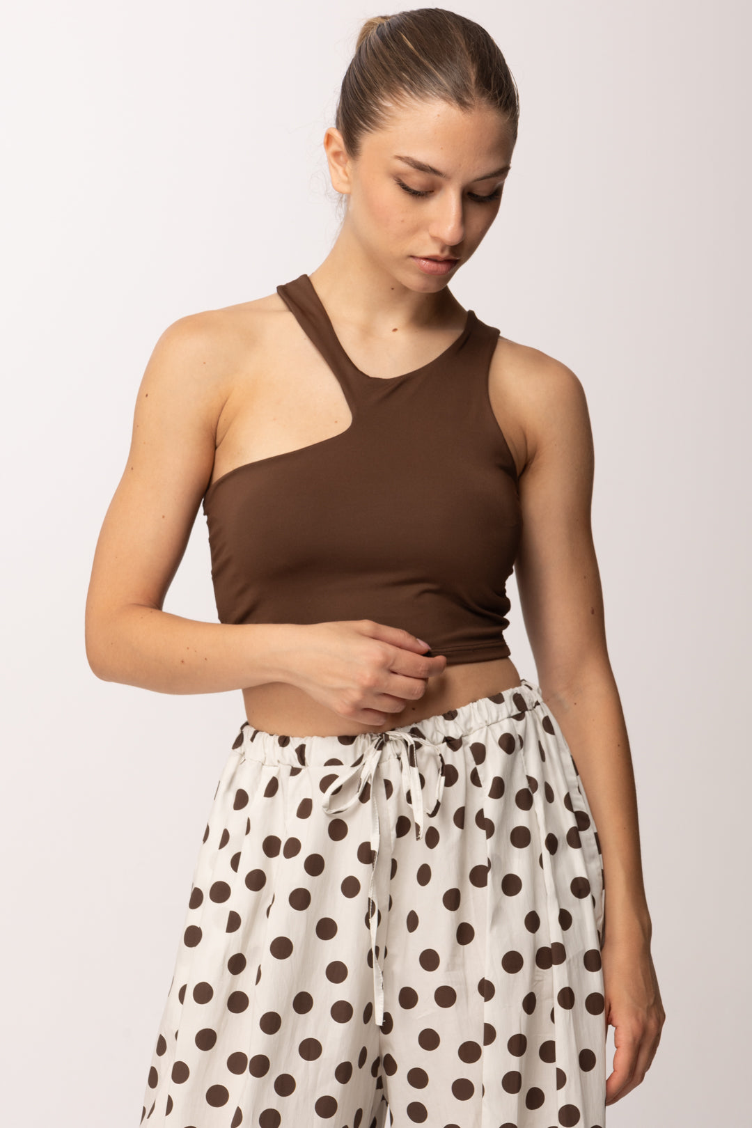 Khloe Femme Top Crop con Scollo Simmetrico P2508 CACAO
